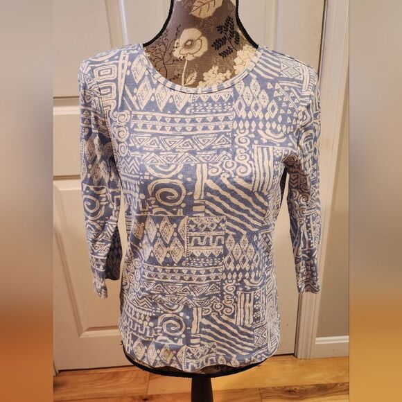 The Tog shop blue and white patterned 3/4 sleeve top - Picture 1 of 4